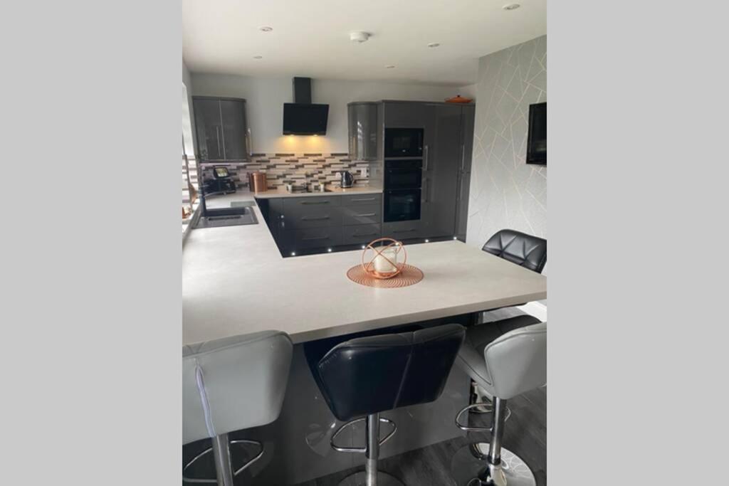 Alcantara- Modern Home With Hot Tub- Sleeps 10 Cromdale Dış mekan fotoğraf