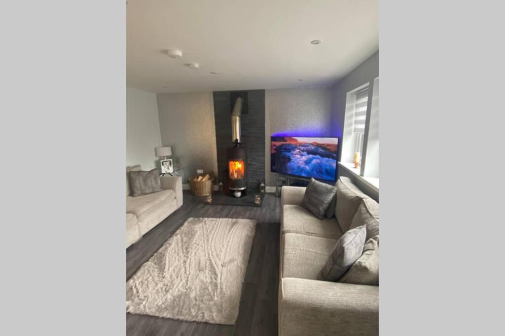 Alcantara- Modern Home With Hot Tub- Sleeps 10 Cromdale Dış mekan fotoğraf